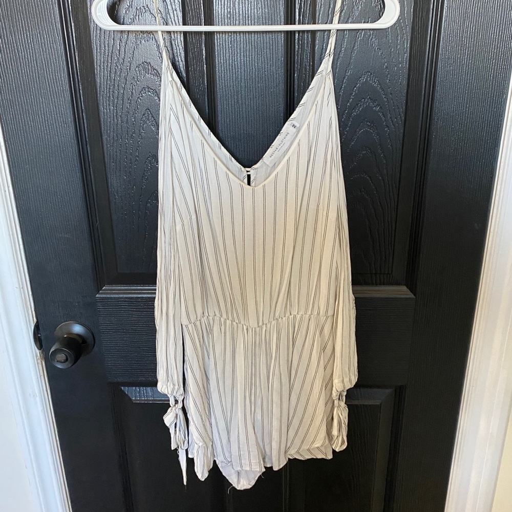 Romper - Picture 2 of 4